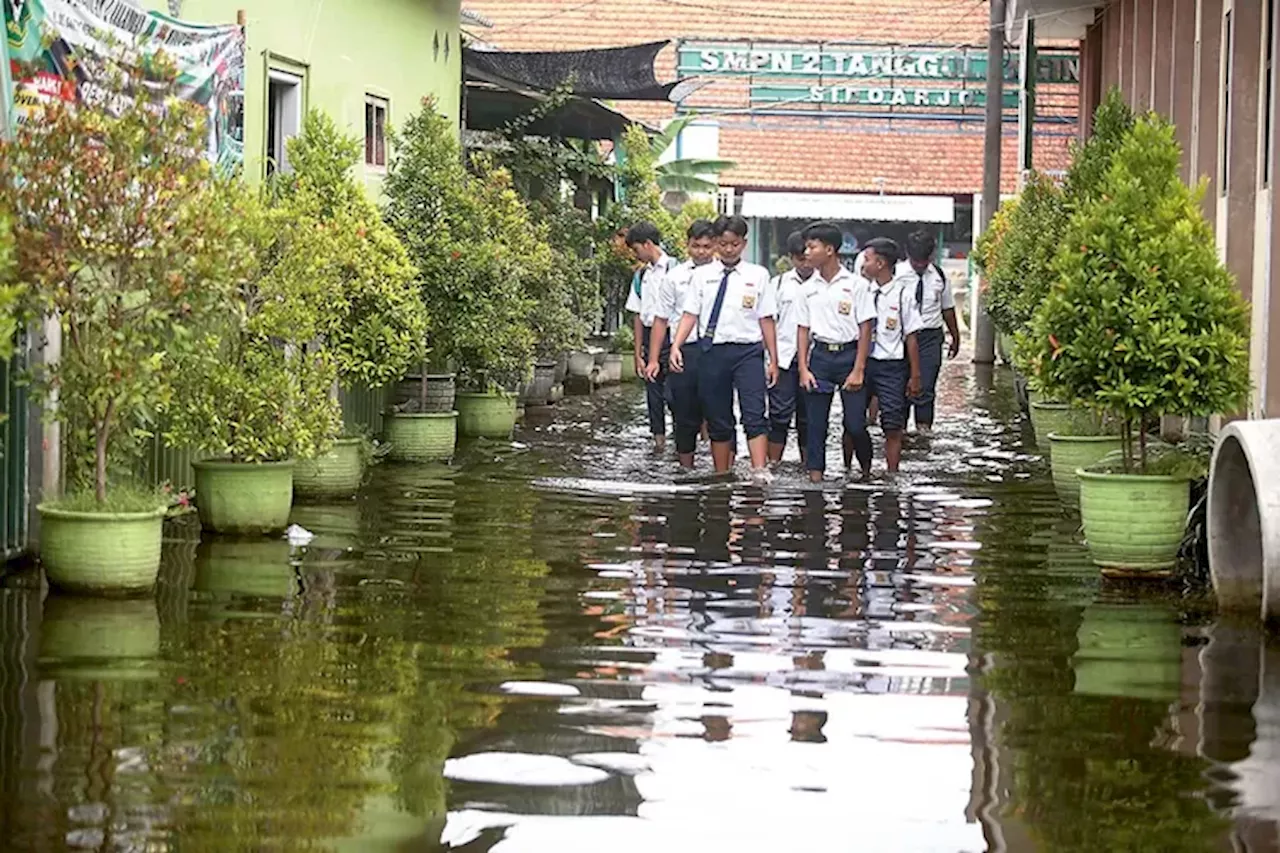 SMPN 2 Tanggulangin, Sidoarjo, Korban Rutin Banjir yang Terus Menunggu Direlokasi