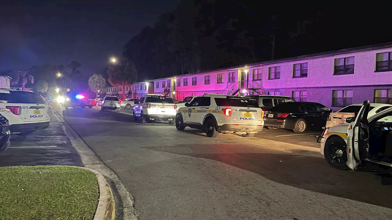 BREAKING: Sources said man barricaded at apartment complex in Magnolia Gardens neighborhood