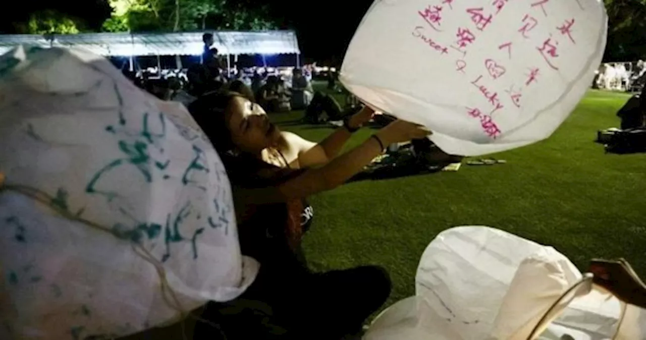 Participants Demand Refunds After Lantern Lighting Event Fails to Meet Expectations