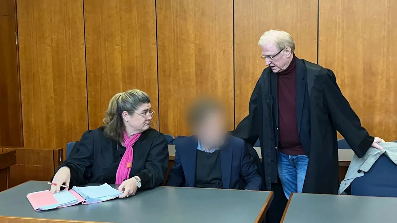 Mit der flachen Hand aufs Gesäß geschlagen: Strafe für Professor nach Misshandlung von Doktorandinnen verschärft