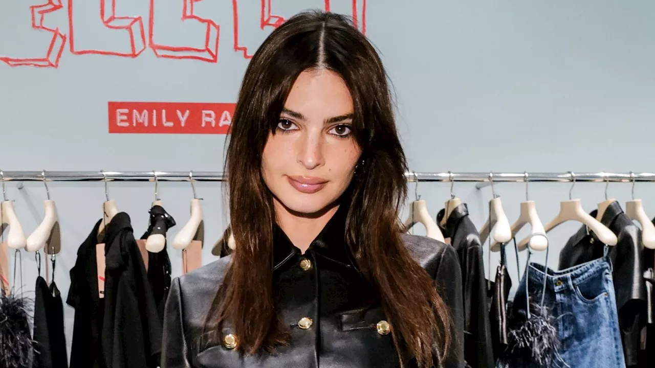 Emily Ratajkowski dévoile un affolant décolleté dans une mini-robe dos nu outrageusement échancrée