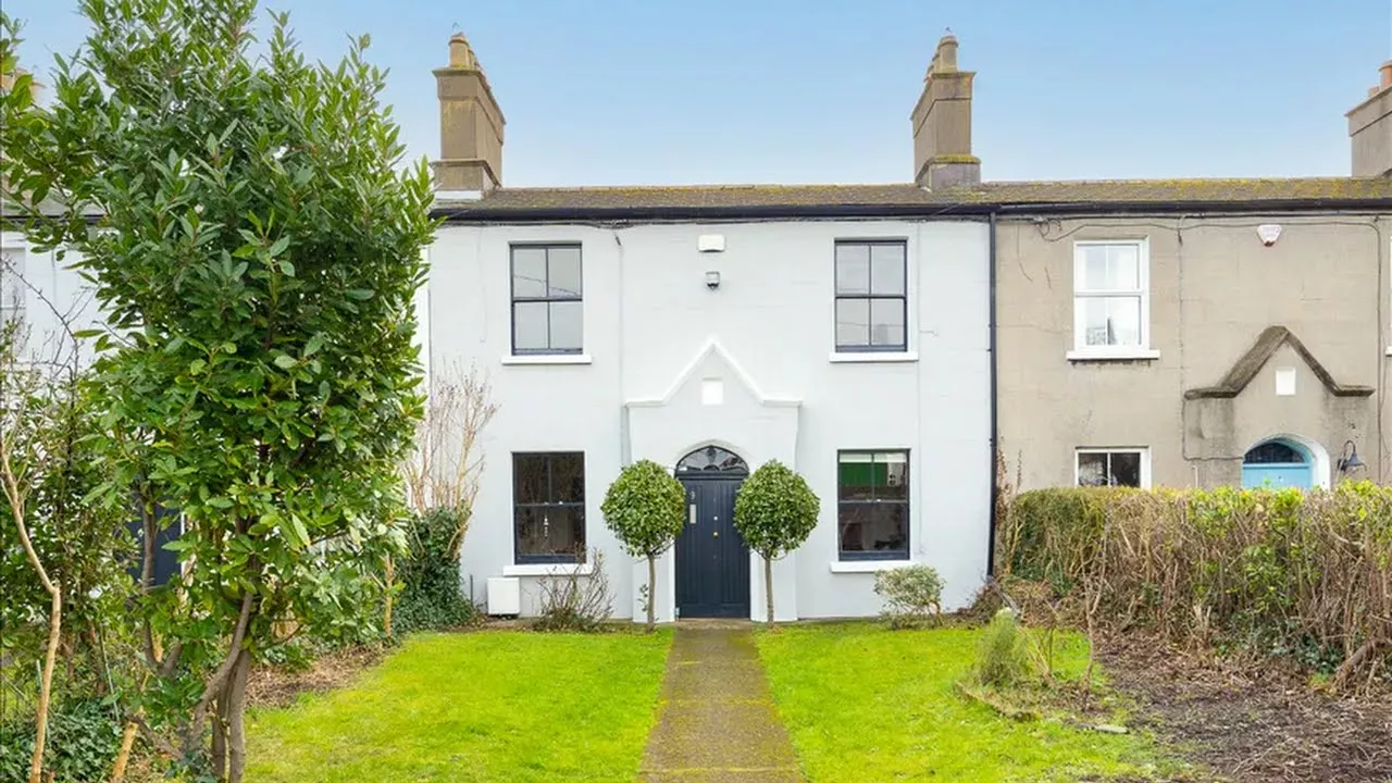 Exceptional Three-Bedroom Home with South Facing Garden and Garage in Dublin 8