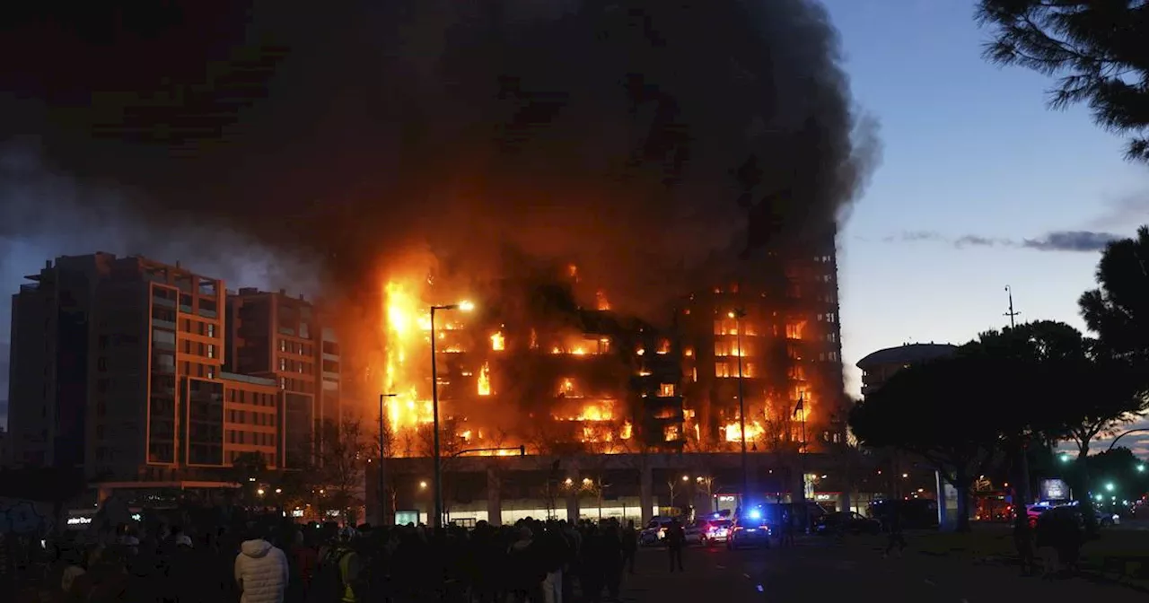 Valencia: Hochhaus lichterloh in Flammen - viele Opfer befürchtet​