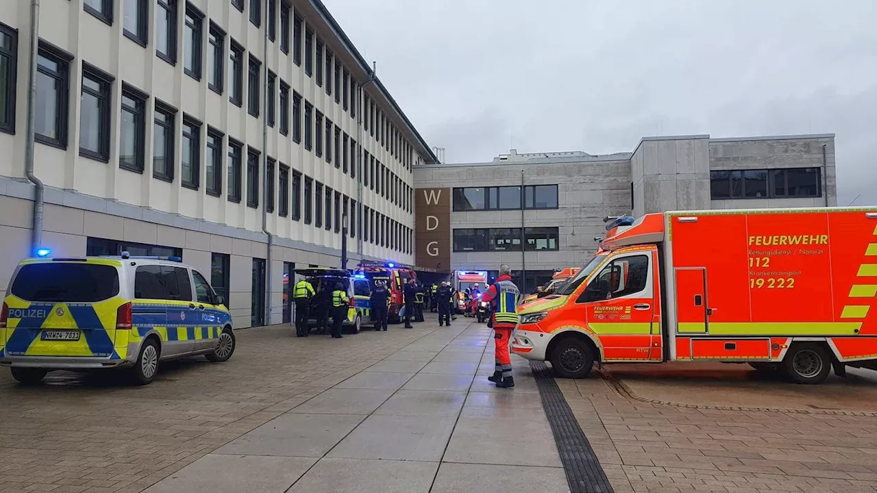 17-Jähriger geht in Wuppertaler Gymnasium mit Messer auf Mitschüler los