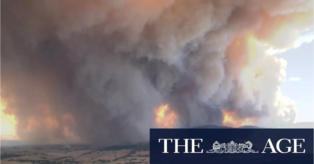 Thousands ordered to evacuate as fire rips through western Victoria