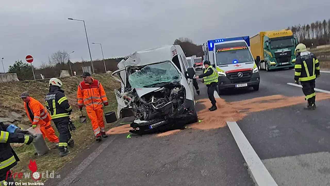 Oö: Lkw ramponiert auf A8 Kleintransporter → Stillstand nach 150 m → ein Verletzter