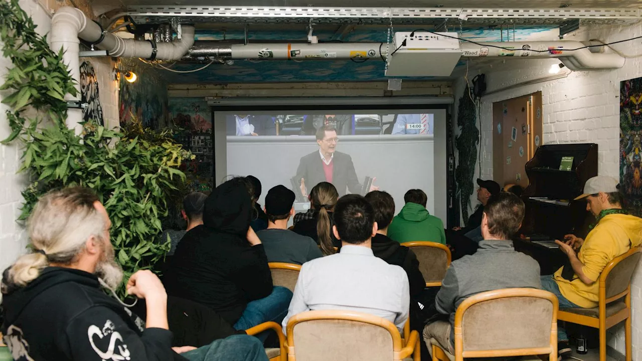 Cannabis-Gesetz: Wie Kiffer beim Public Viewing den Streit im Bundestag verfolgten