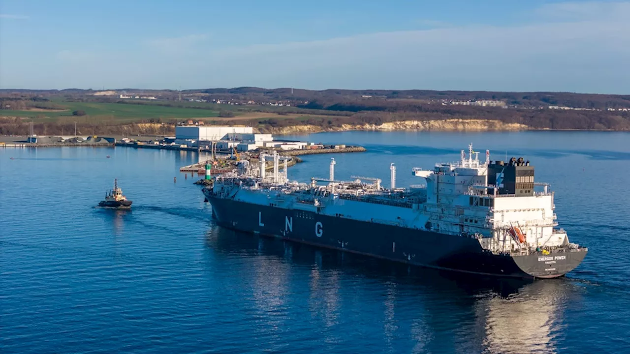 Geheimaktion „Energos Power“: Der erste LNG-Tanker hat heute Morgen Rügen erreicht