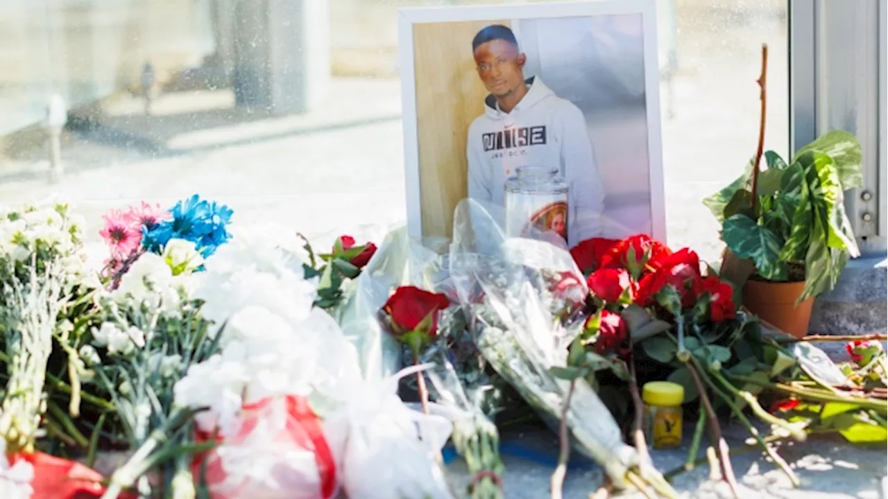 Vigil held for man killed in Toronto bus stop shooting