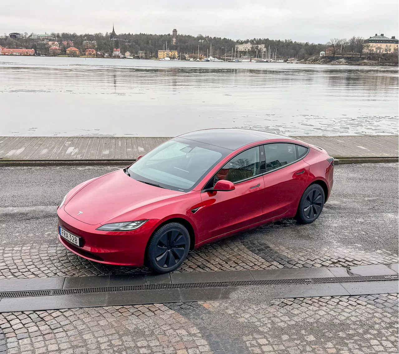 Så bra är uppdaterade Tesla Model 3. Vad tusan har de gjort av blinkerspaken?