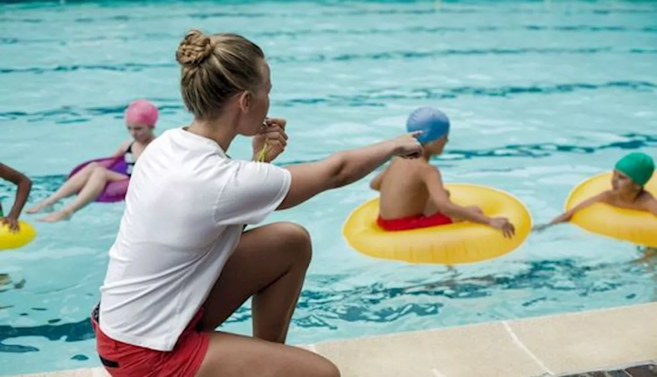 Alerta del posible cierre de piscinas por la escasez de socorristas