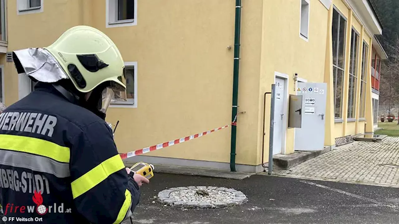 Stmk: Chloraustritt aus zwei Flaschen beim Hallenbad in Veitsch