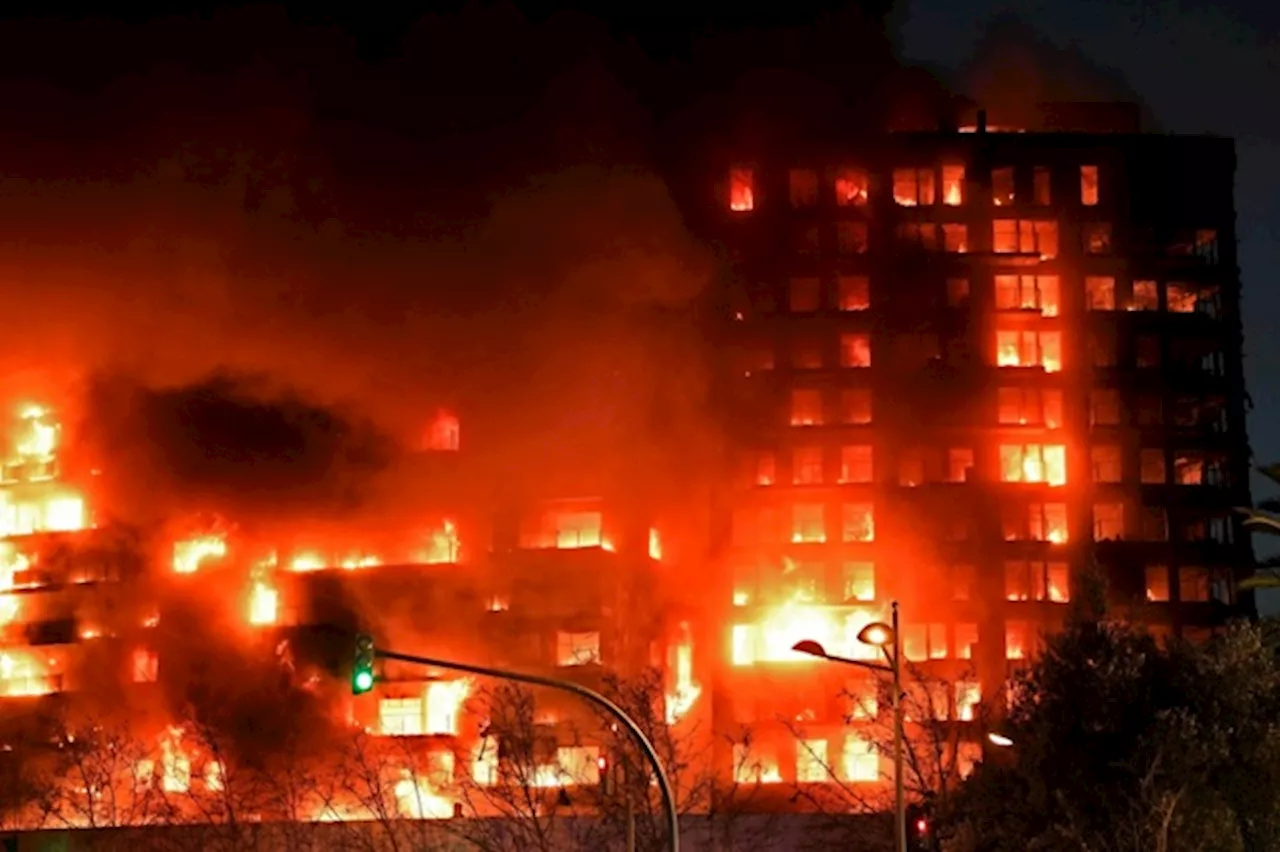 Almeno quattro morti per un incendio in un edificio di Valencia, in Spagna