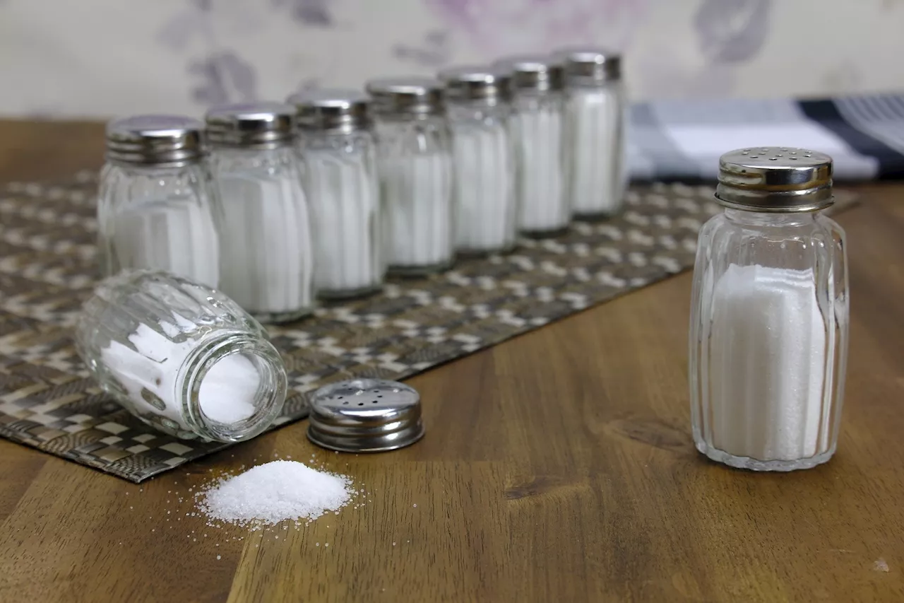 Video: Can extra salt hurt your kidneys?