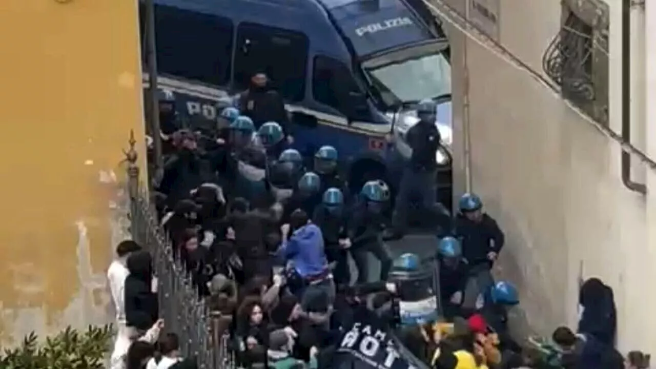 Mobilitazione in piazza Beniamino Gigli