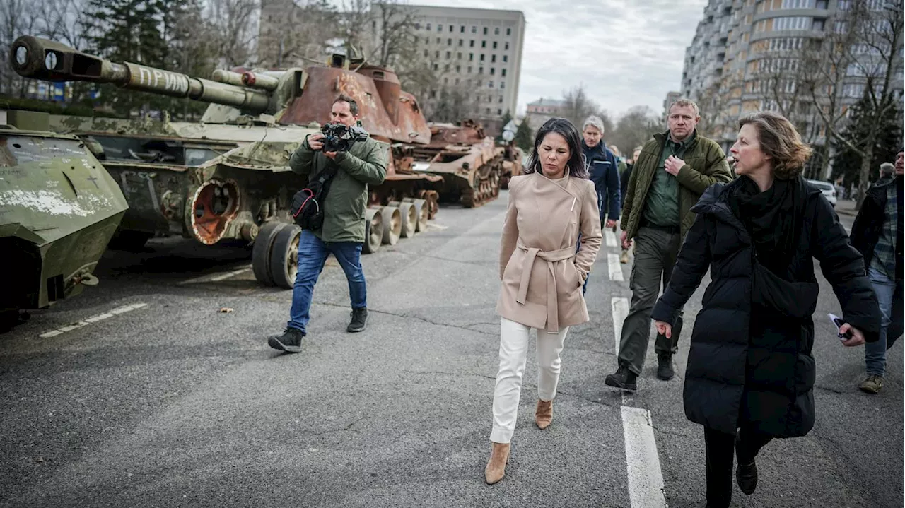 Russische Aufklärungsdrohne folgt Delegation: Baerbock bricht Besuch in Mykolajiw nach Luftalarm ab