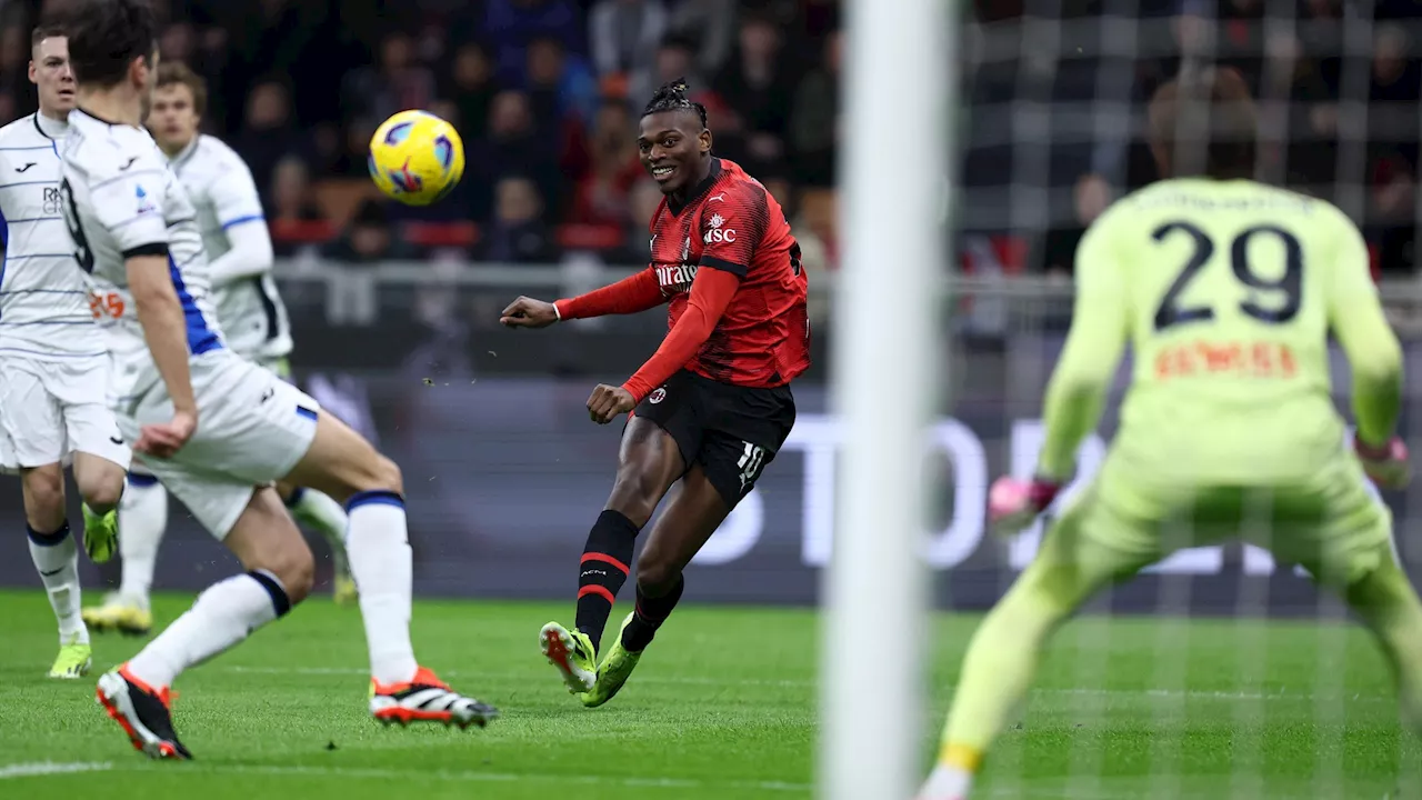  Milan-Atalanta 1-1: Leao torna al gol con una prodezza, poi Koopmeiners pareggia dal dischetto