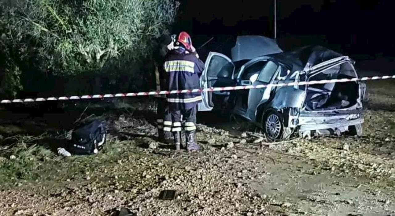 Incidente stradale nel Brindisino, frontale tra due auto: morti un 20enne e una 18enne. Un ferito gravissimo