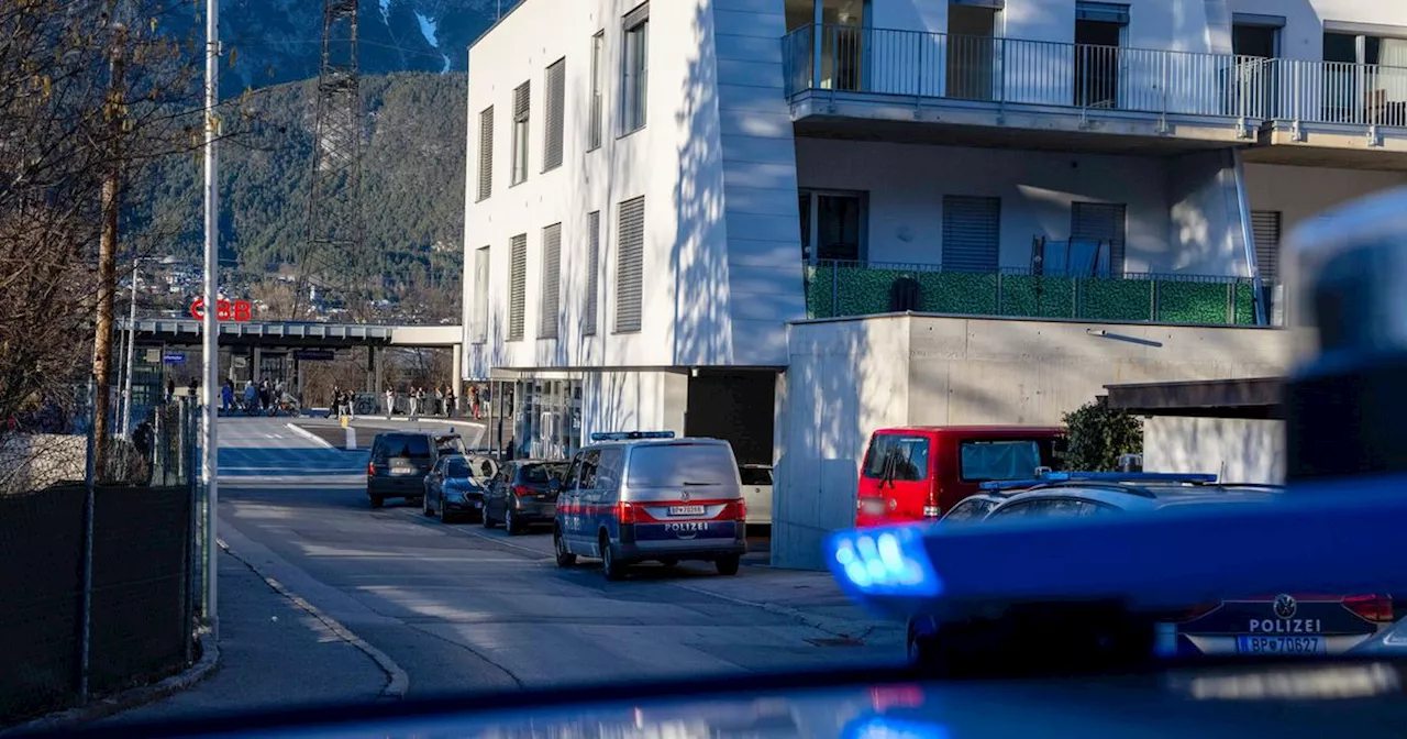 33-Jähriger sprang in Pfaffenhofen von Balkon, Cobra stellte Messer sicher