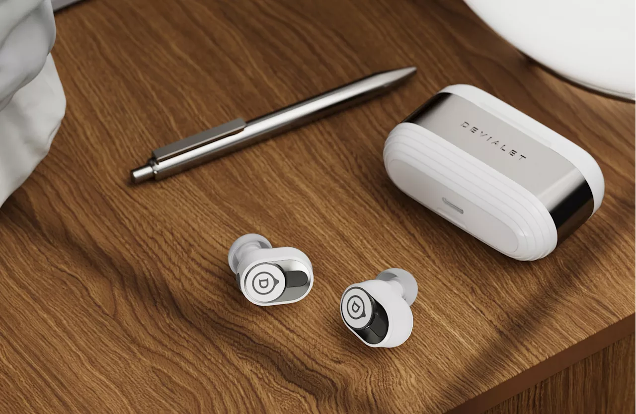 Devialet börjar sälja Gemini II i norden. Uppgraderade in-ear-lurar i guld.