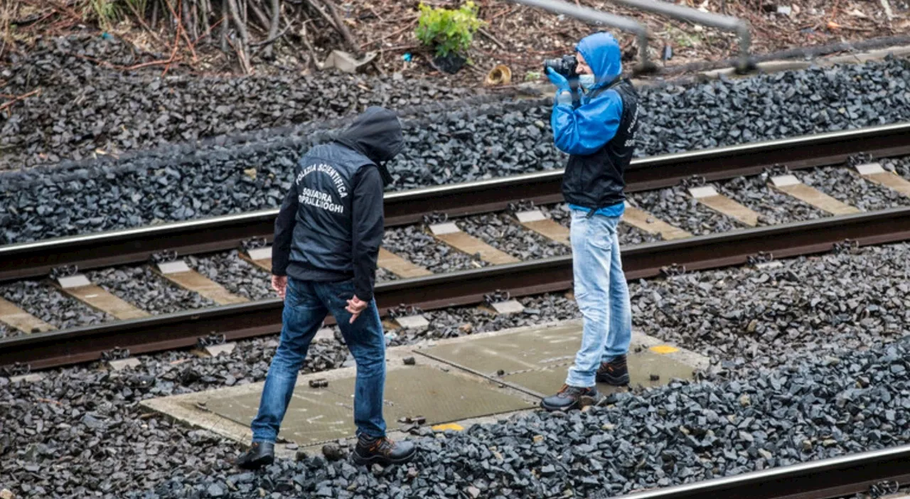 Ragazzino di 16 anni attraversa i binari e viene investito dal treno: morto sul colpo. «Forse in ritardo per a