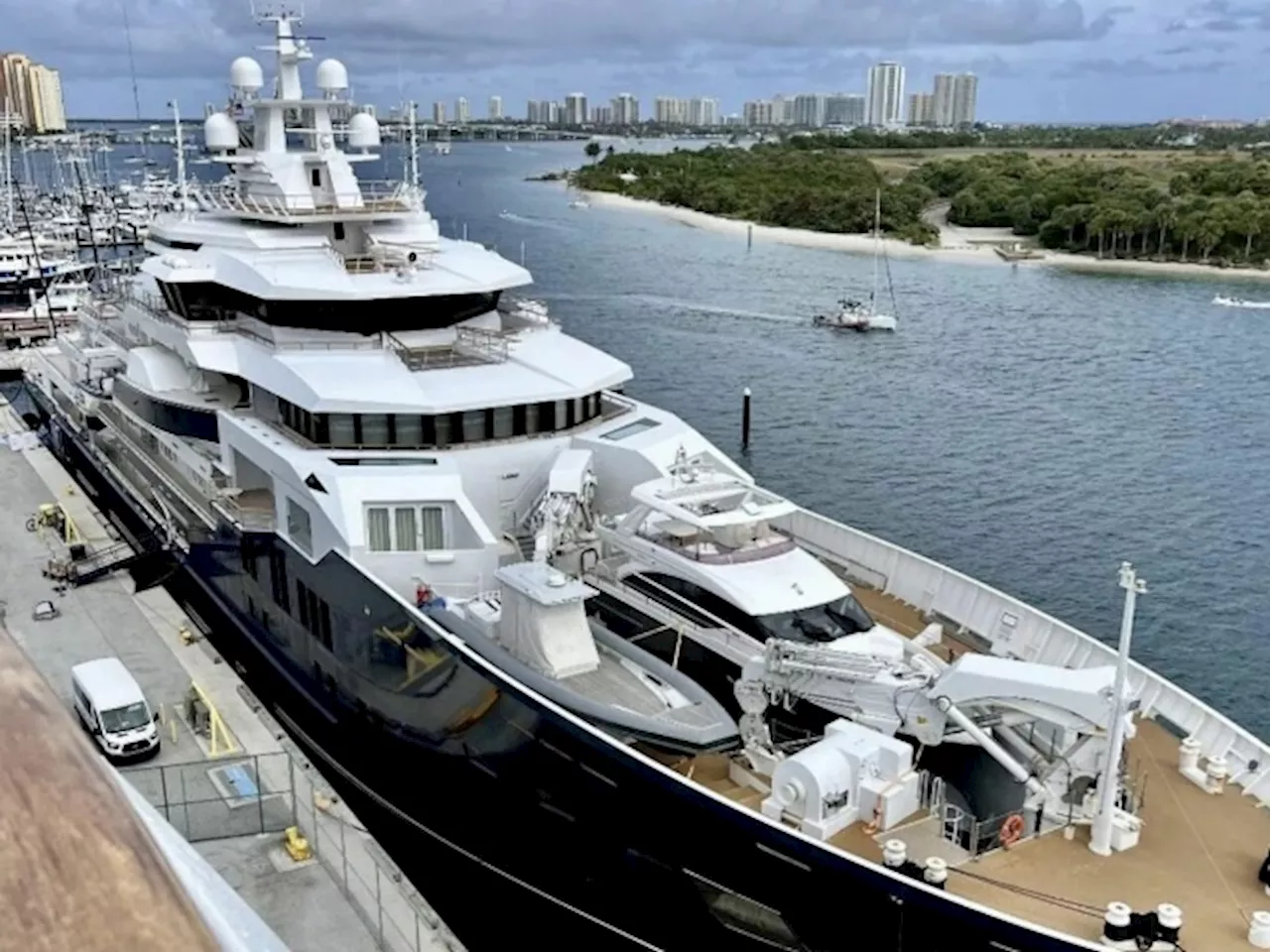 Redditors Debate The Meaning Of Money After Someone Posted A Pic Of An Entrepreneur’s OTT Superyacht