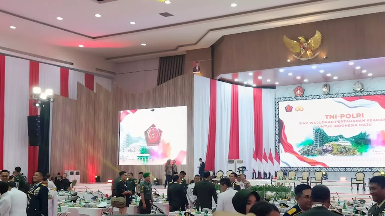 Disaksikan Para ”Bintang”, Presiden Angkat Prabowo Jadi Jenderal Kehormatan