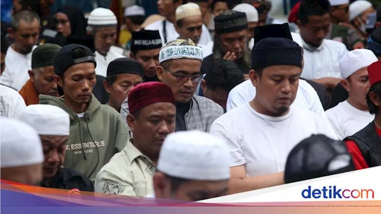 Apakah Makmum Wajib Membaca Surat Al-Fatihah saat Sholat Berjamaah?