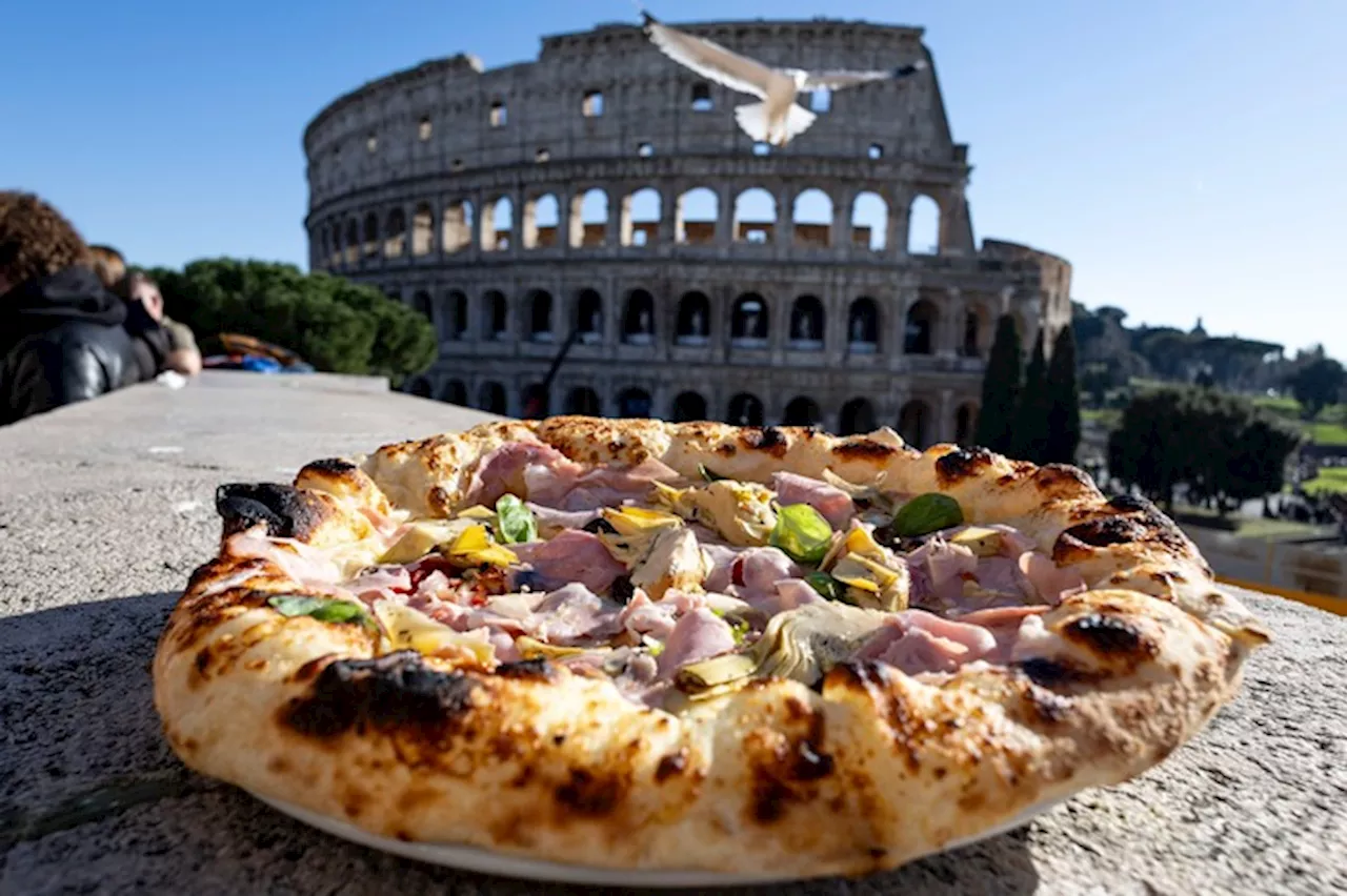 Pizza revolution, Roma gourmet 'schiaccia' e il trono di Napoli vacilla