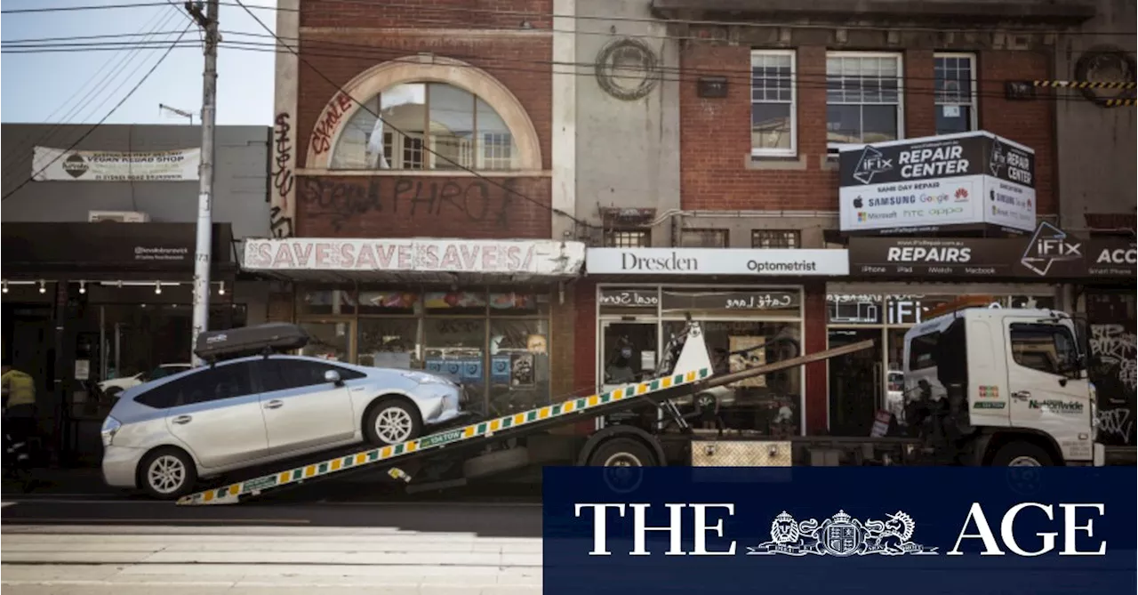 Tow trucks target illegally parked cars in Melbourne