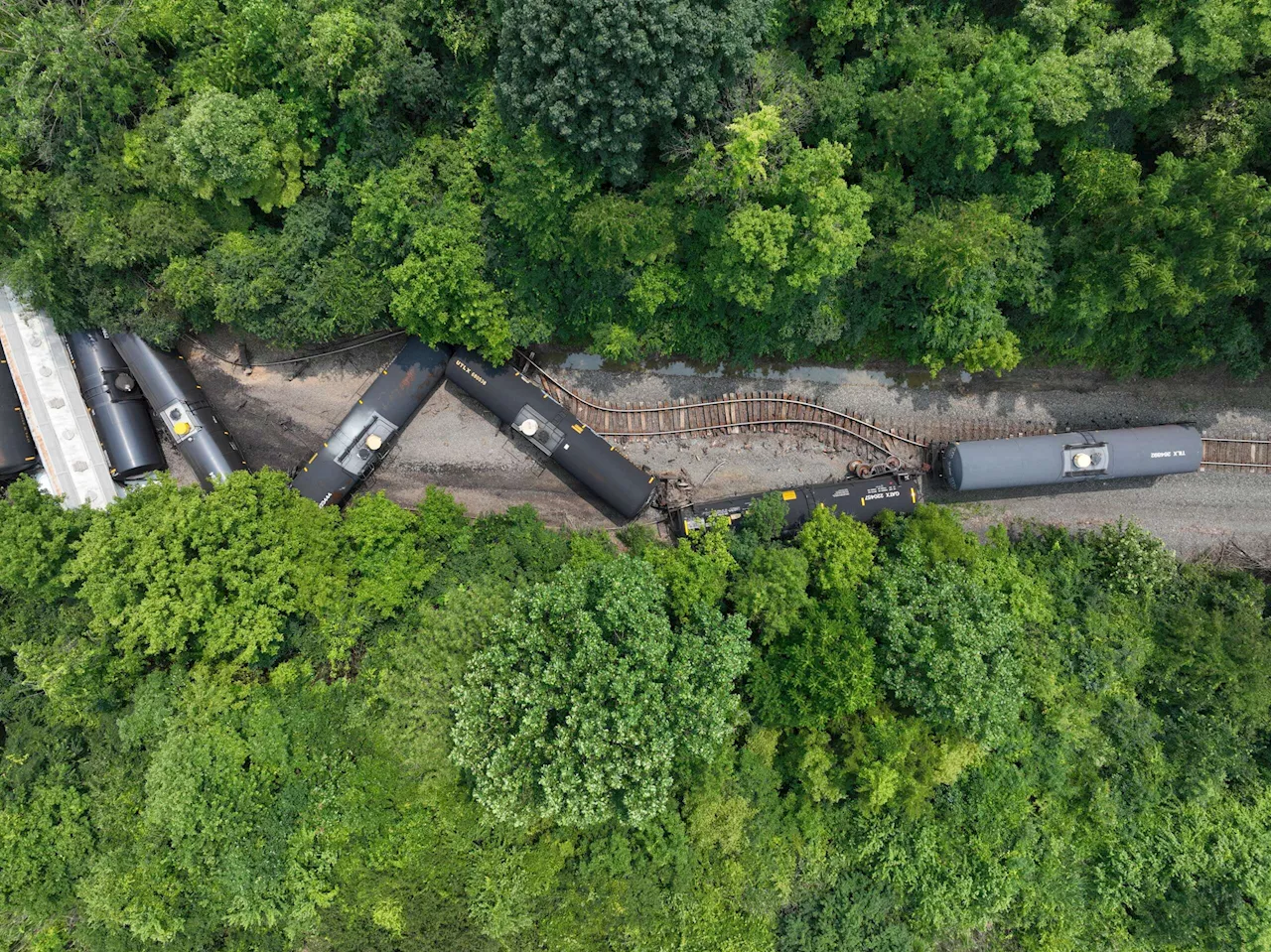 Railroaders Warn of Potential Train Derailment in Major Rail Hub