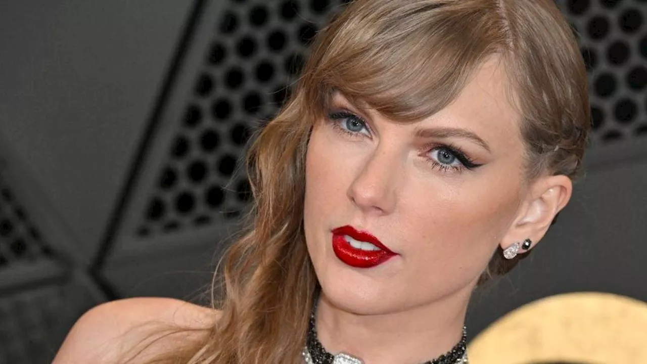 Taylor Swift Threatens College Kid for Tracking Her Private Jet