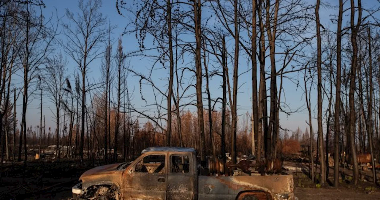 ‘Highway out was on fire’: Calls for inquest grow into ‘slow’ N.W.T fire response