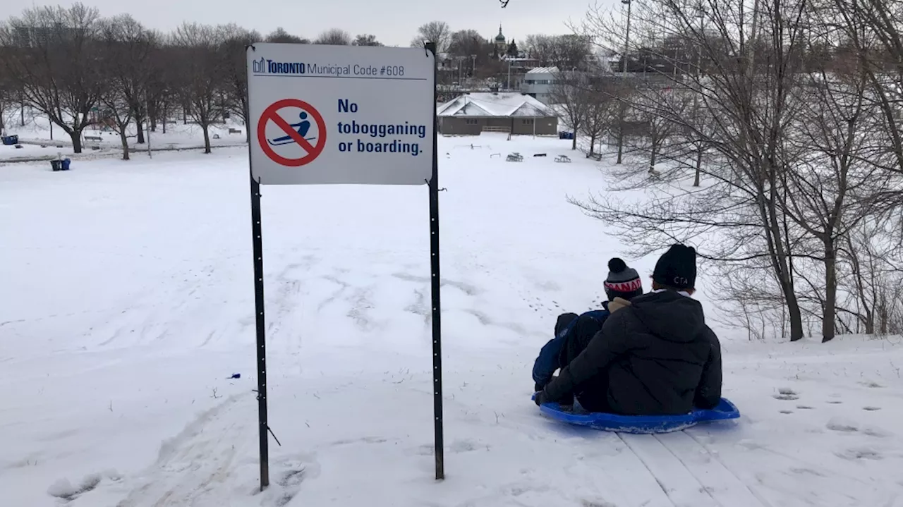 Toronto City Council votes to lift tobogganing ban at 45 hills