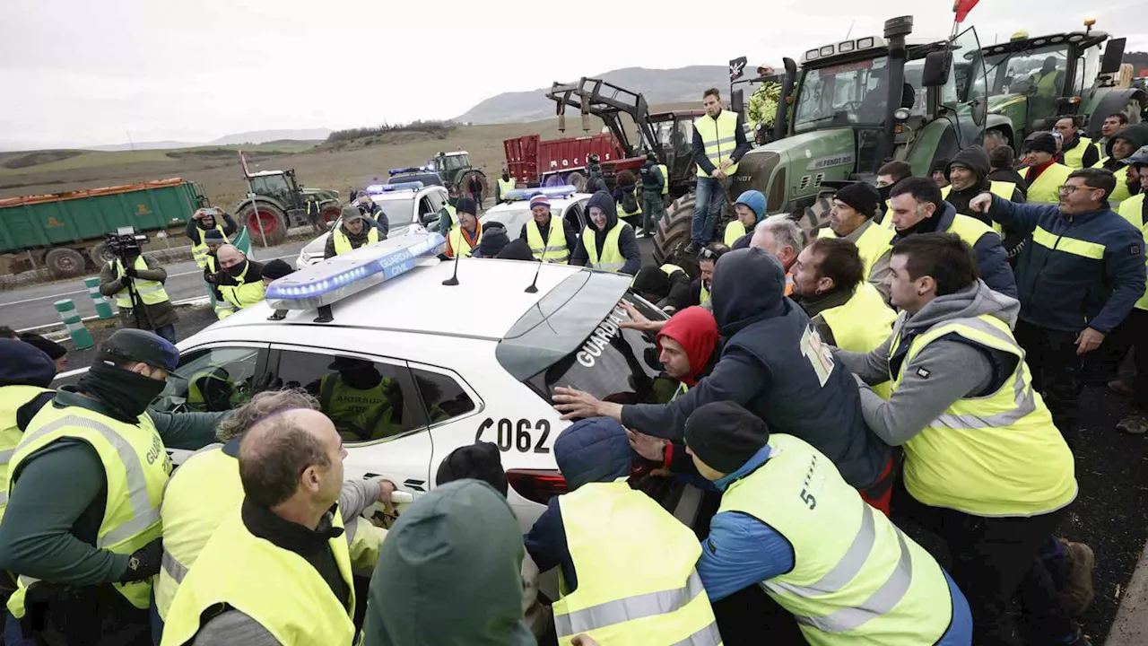 Las tractoradas acumulan ya 19 detenidos tras una jornada marcada por los enfrentamientos con la policía