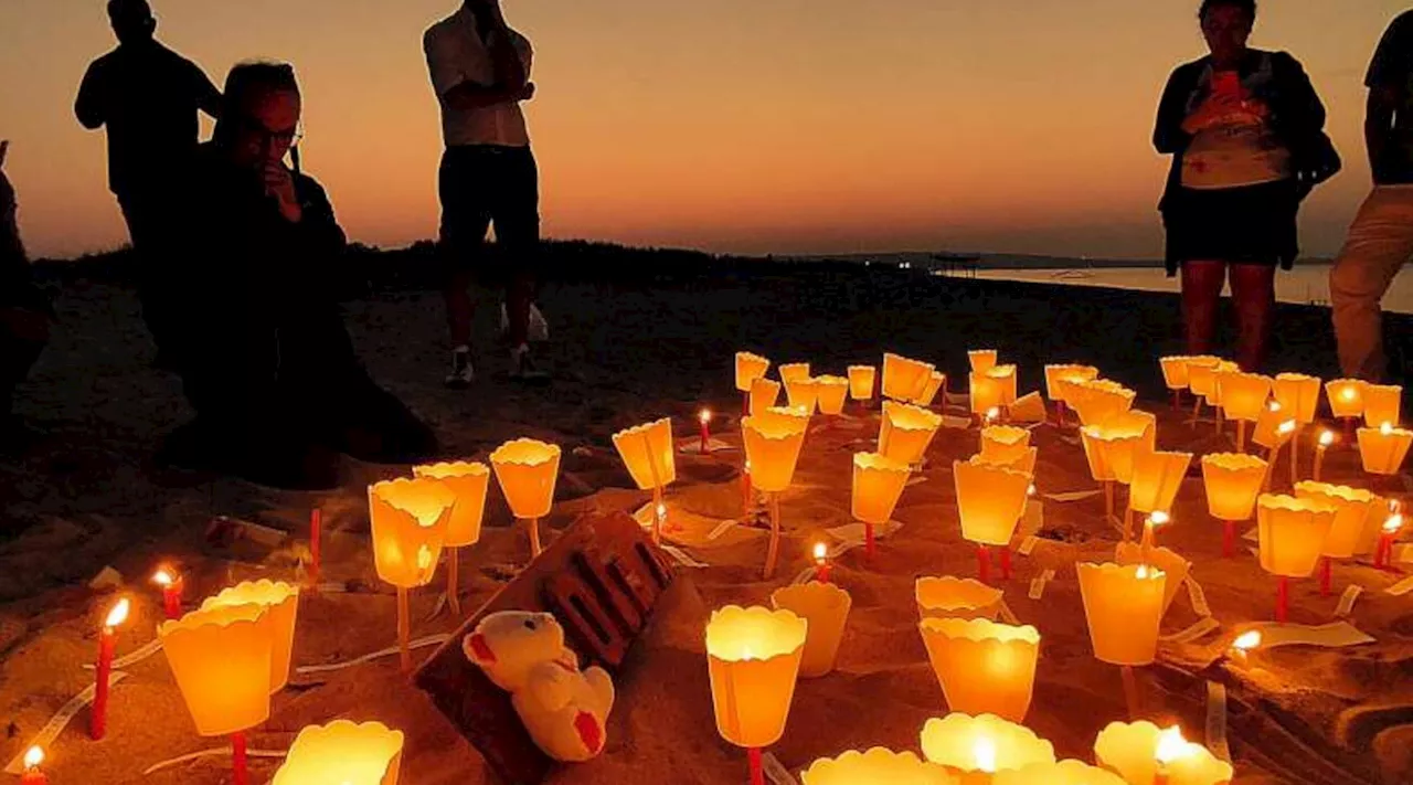 Naufragio Cutro, 94 candele sulla spiaggia a 6 mesi dalla tragedia