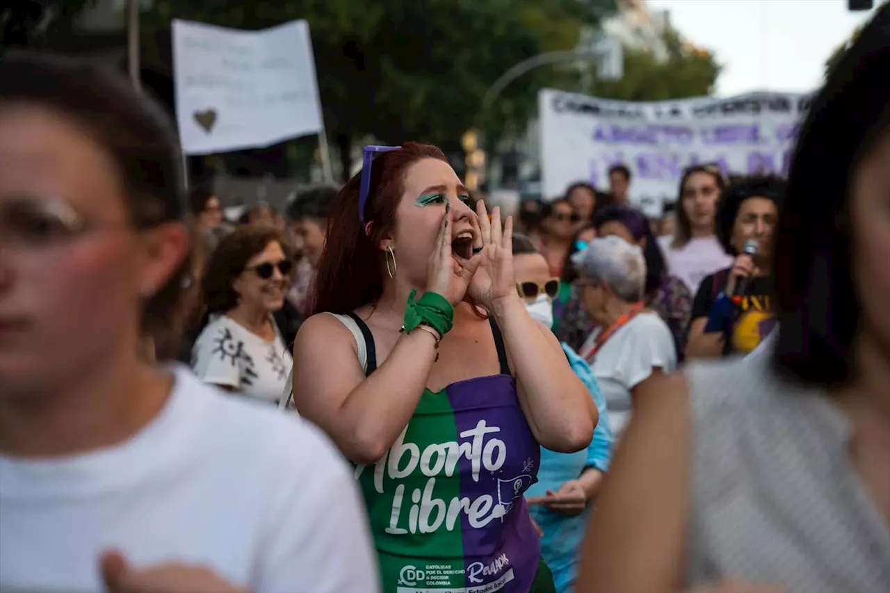 Castilla-La Mancha obliga a una mujer con discapacidad y un embarazo de riesgo a ir a Madrid para poder...