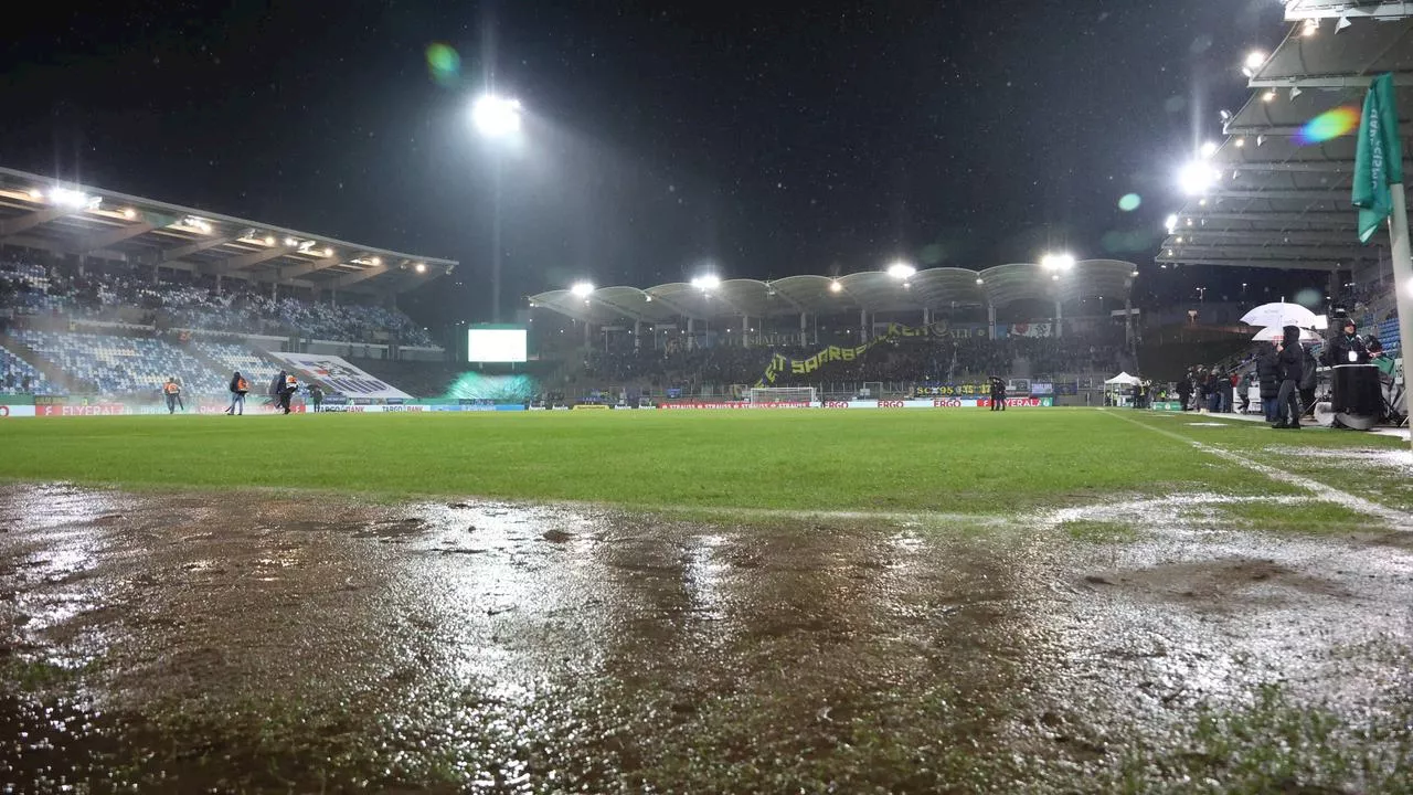 Platz in 'desaströsem Zustand' - Saarbrücken gegen Gladbach abgesagt