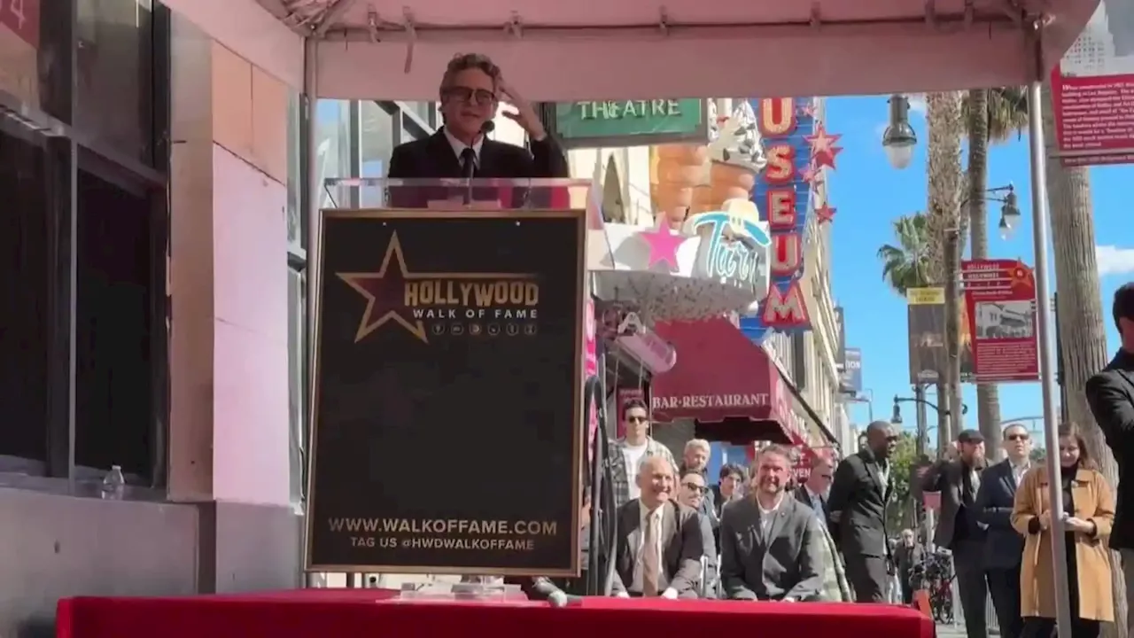 El actor Mark Ruffalo recibe una estrella en el Paseo de la Fama de Hollywood.