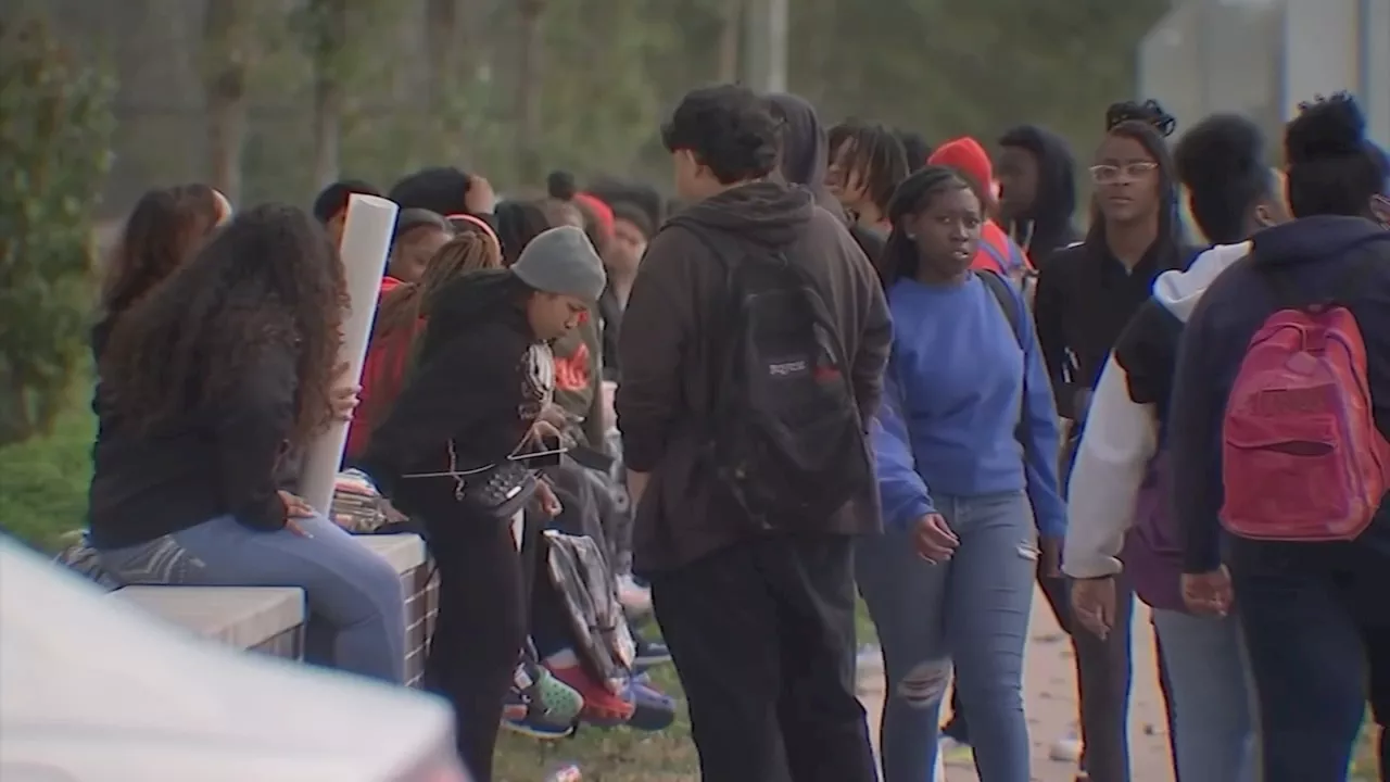 HISD superintendent reportedly threatens to suspend Madison HS students protesting cellphone policy