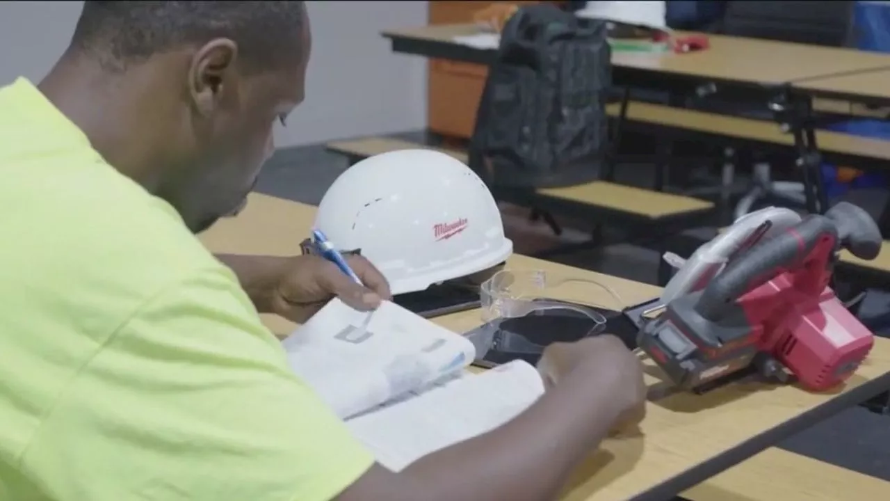 Chicago program aids former inmates in rebuilding lives after prison