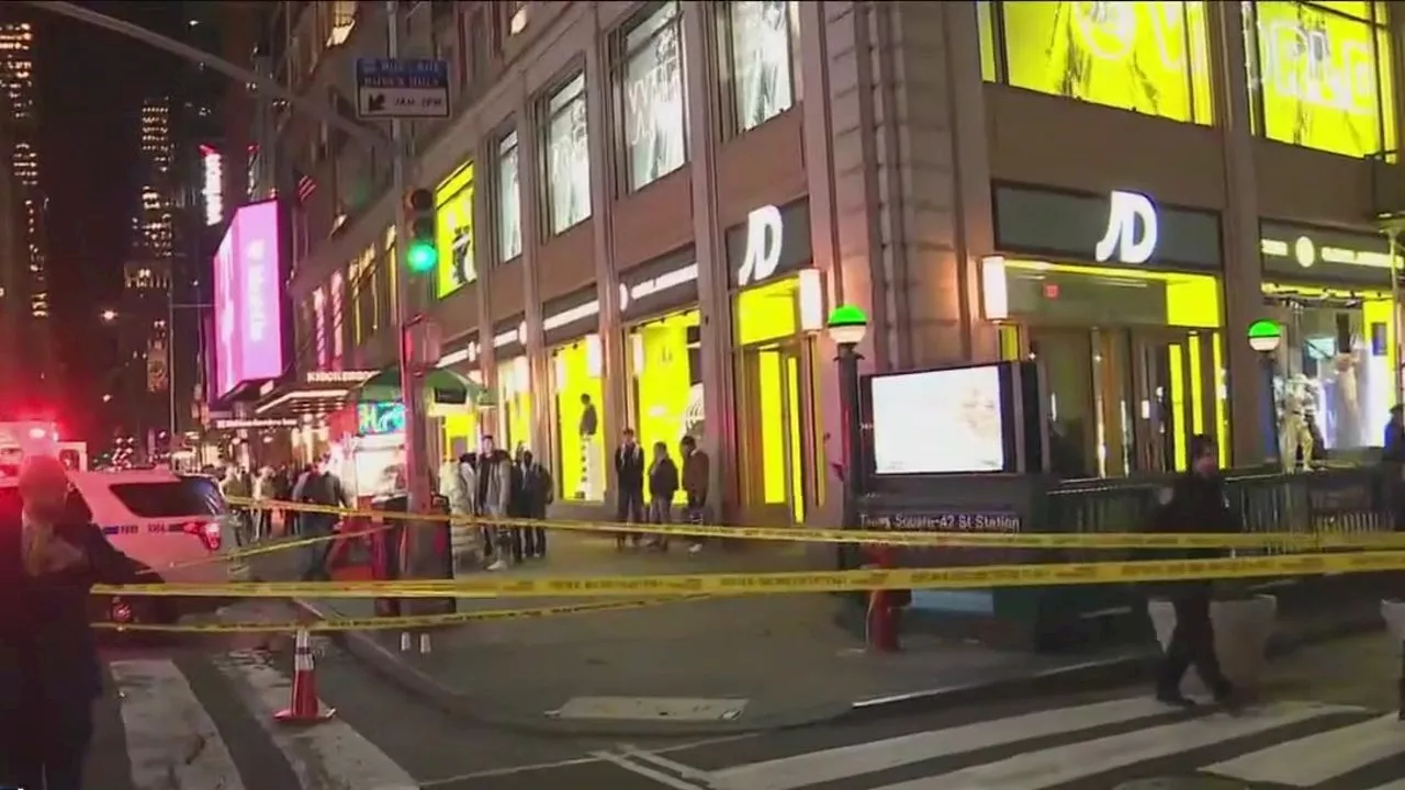 Shoplifter opens fire inside Times Square store, injuring tourist: Sources