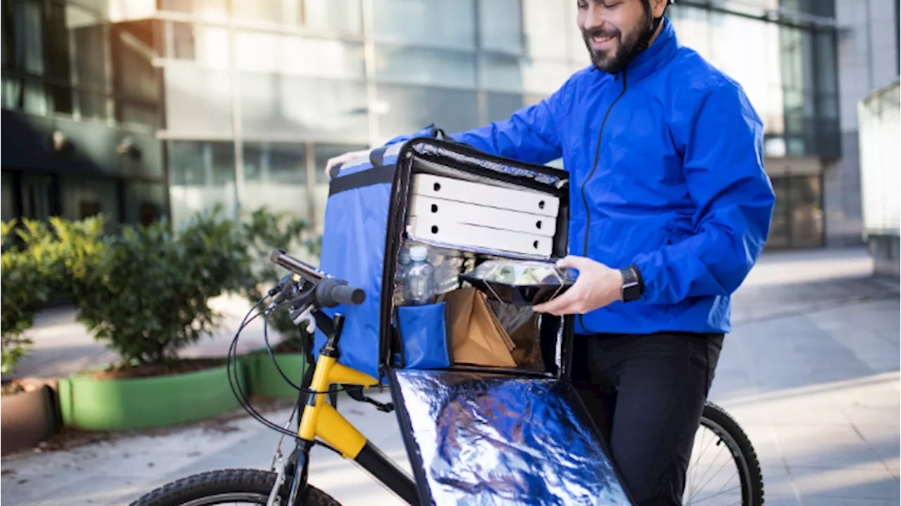 Food delivery: sai che nella sacca di un rider possono esserci oltre 200 colonie di batteri?