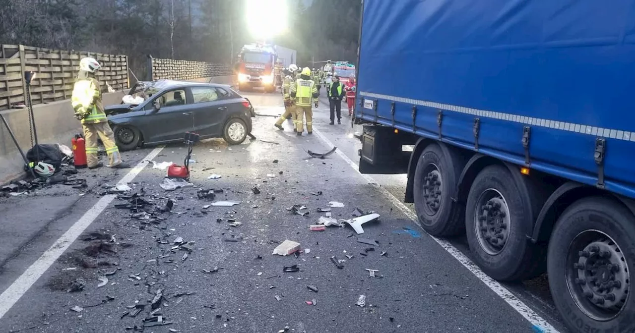 20-Jähriger bei Frontal-Zusammenstoß mit Lkw auf Fernpassstraße schwer verletzt