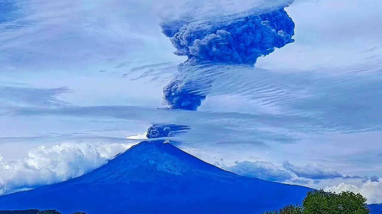 Vuelven a cancelar vuelos en Puebla por ceniza del volcán Popocatépetl