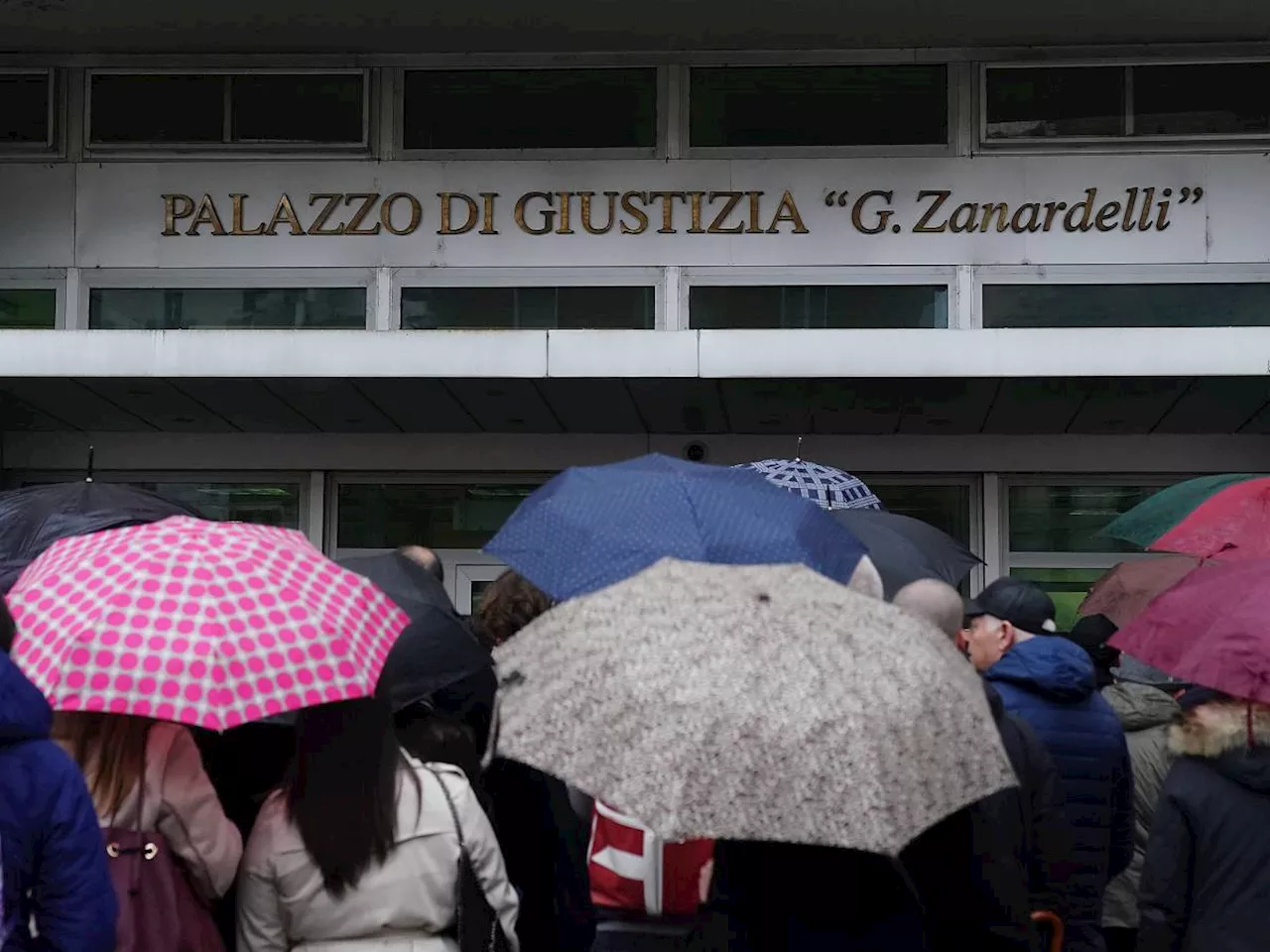 Udienza preliminare per la revisione del processo sulla strage di Erba