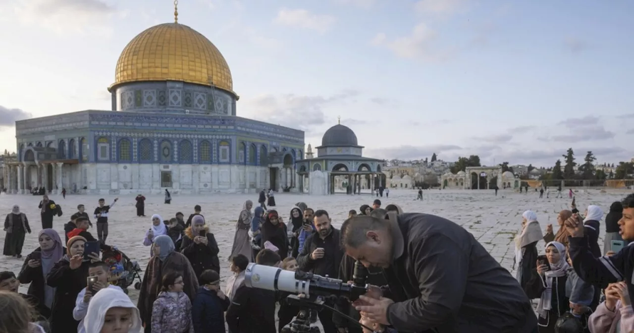 Faithful around the world celebrate the first night of Ramadan