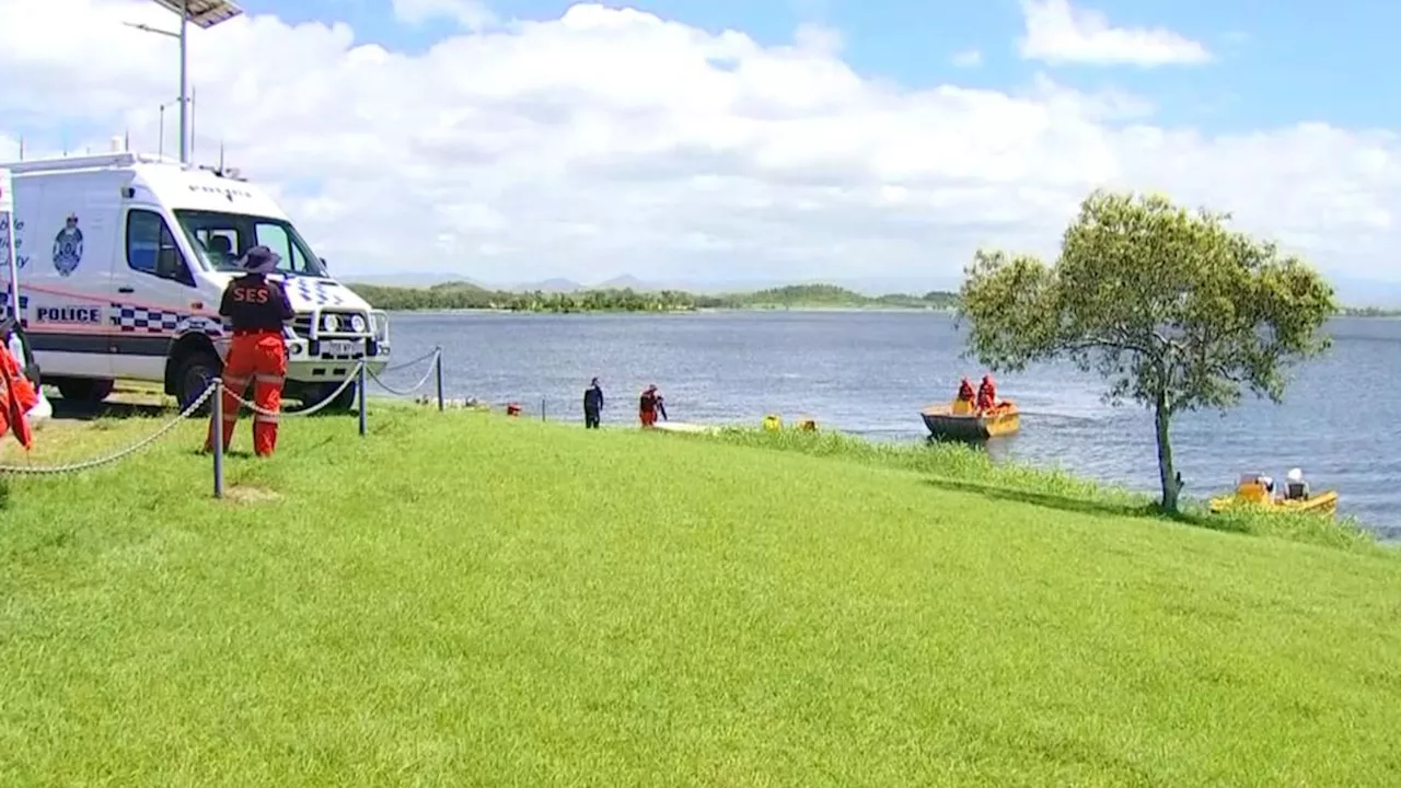 Mackay man, 40, missing after he and daughter are thrown from boat on Kinchant Dam