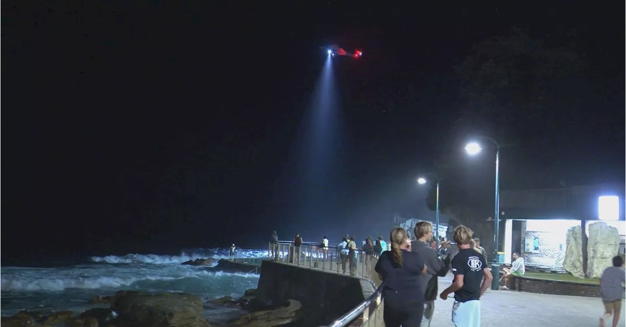 Missing swimmer sparks search at popular Sydney beach