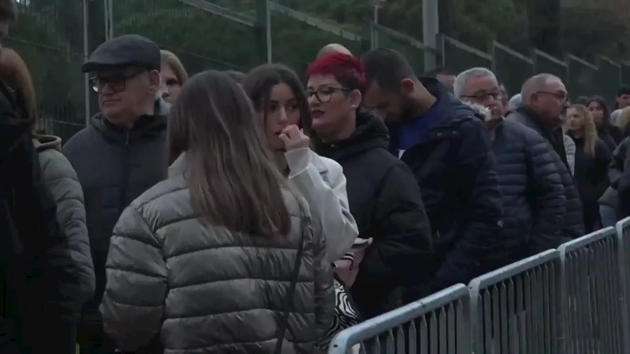 Los fans de Los Chichos se despiden de ellos en un concierto en Barcelona con todo vendido